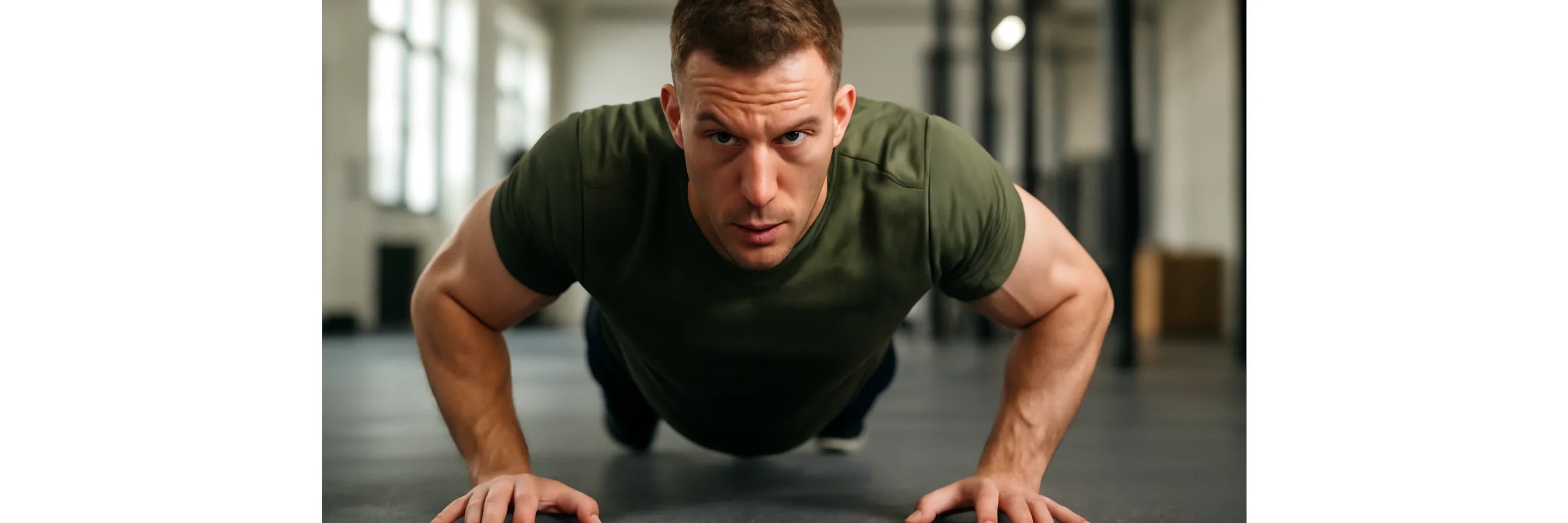 crossfitter-trainiert-push-ups-in-benchmark-wod-cindy